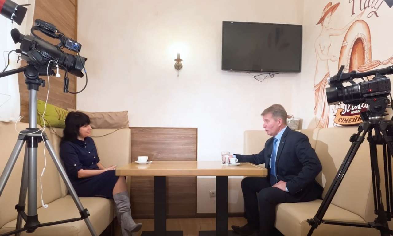 «Кава з Борисовим»: Анжела Бойко. Про війну в Україні, культурні коди та філософинь як явище
